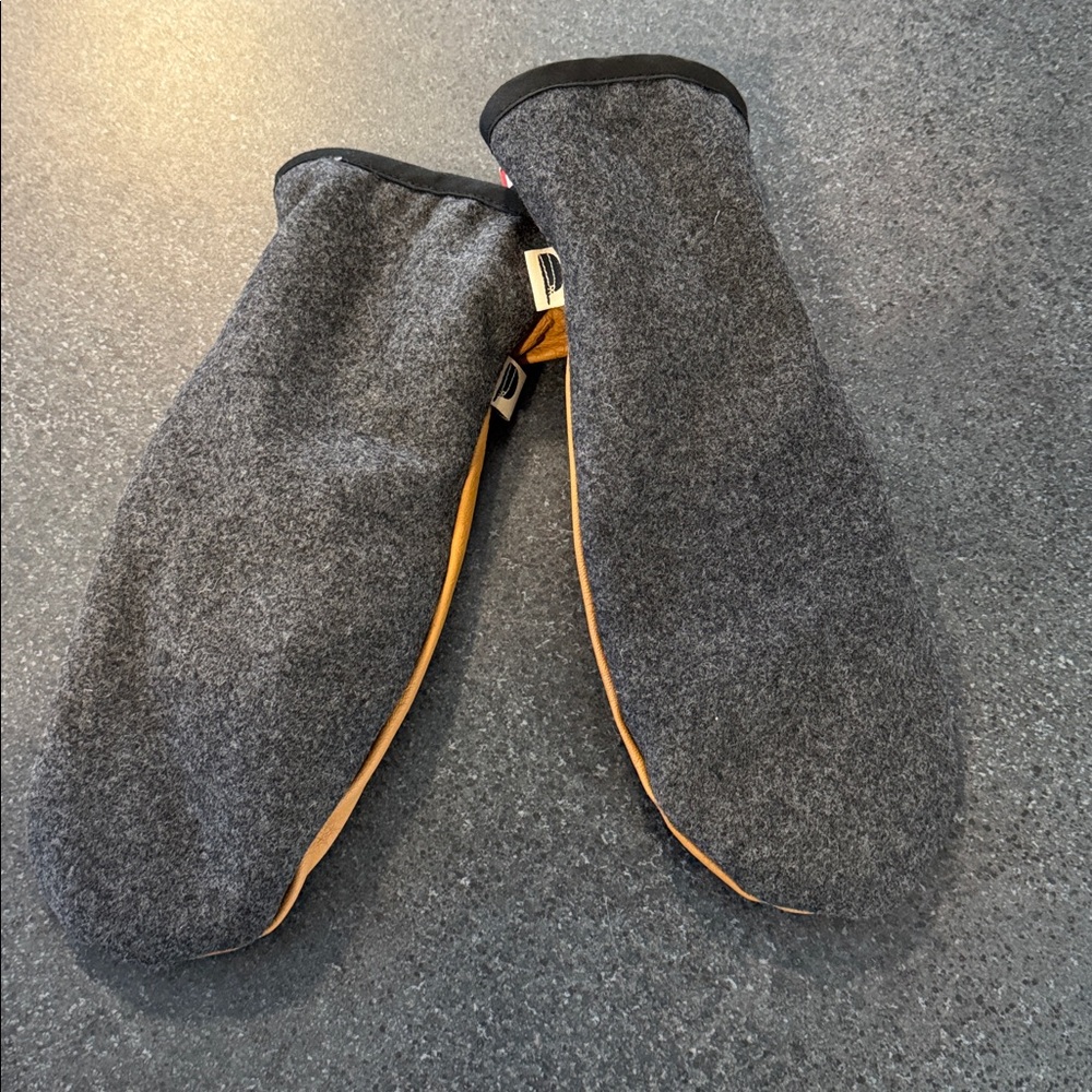 Gray and Tan Stormy Kromer mittens - Picture 5 of 7